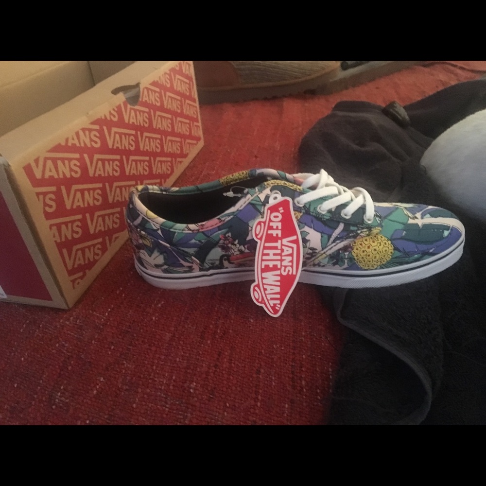 VANS Floral Pattern - Picture 2 of 3
